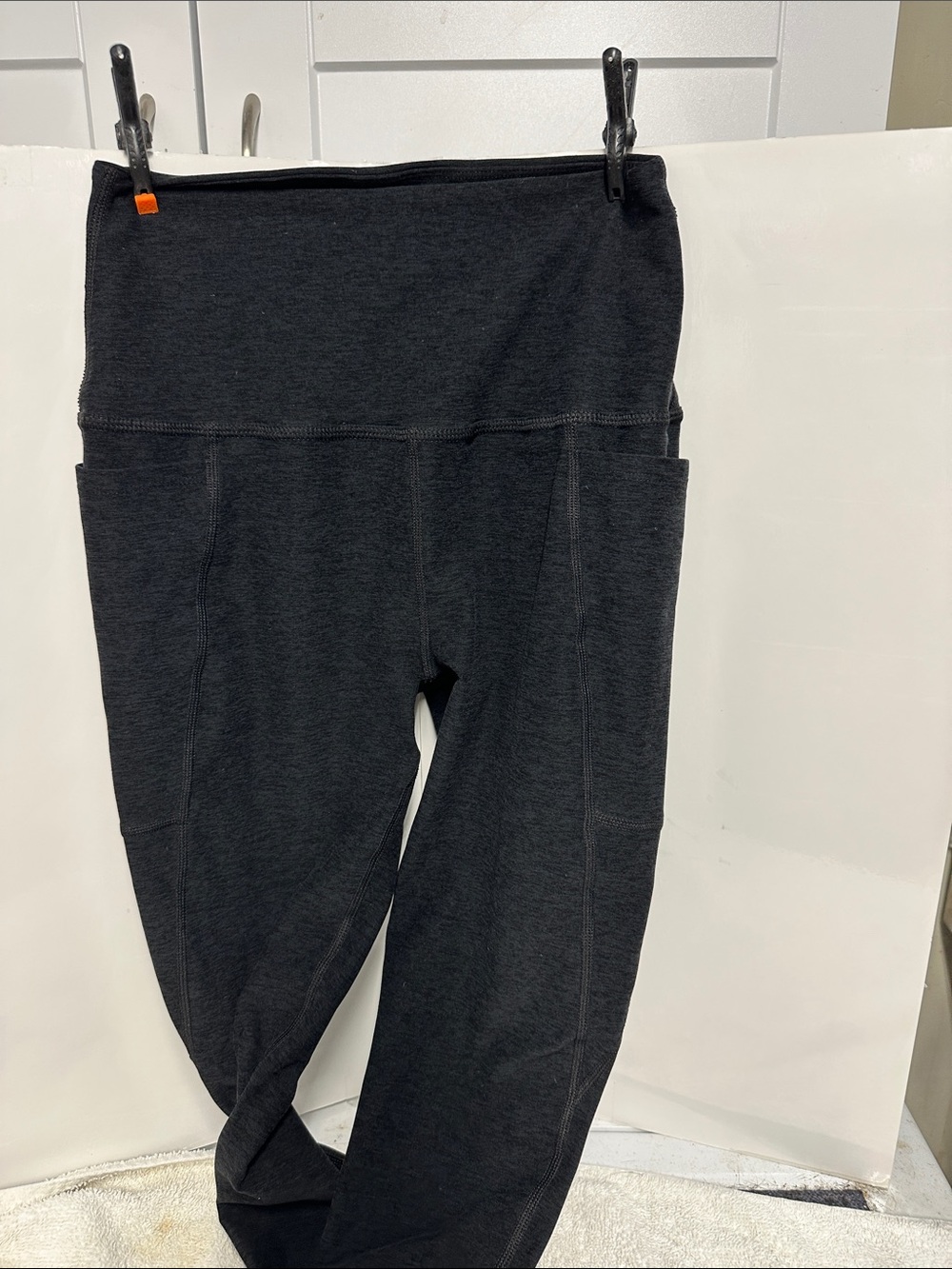 Beyond Yoga Black High-Waist Leggings with Side Pockets - Picture 4 of 6